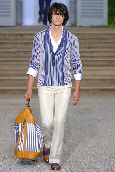 Look 17